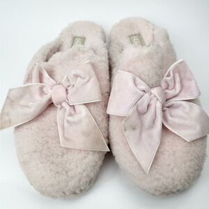 UGG Addison Pink Bow Tie Sheepskin Slippers #1098169 - Size  8